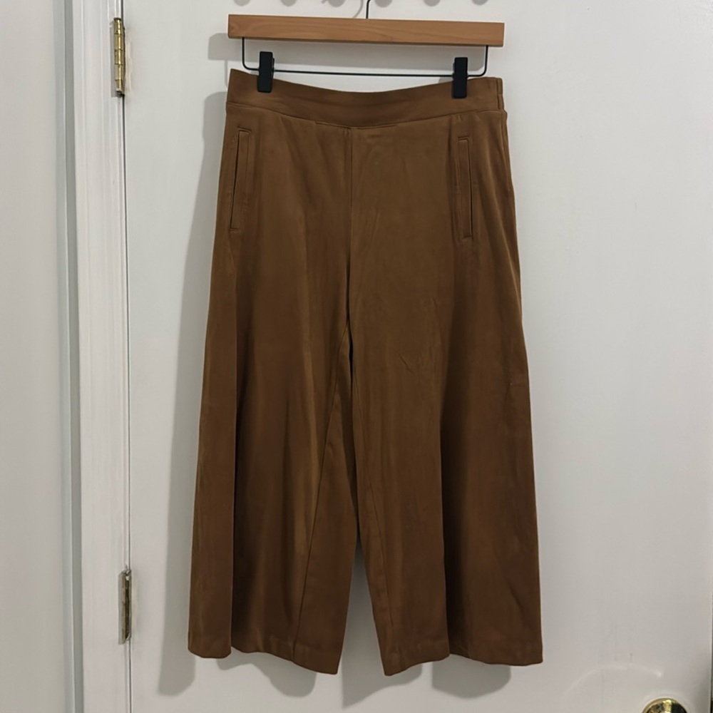 Suede cropped pants